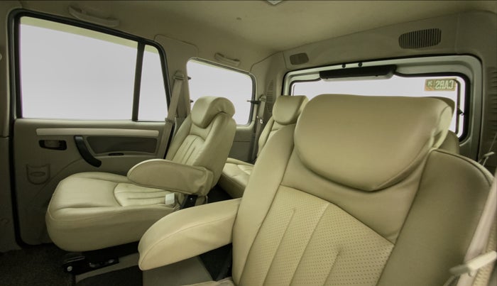 2017 Mahindra Scorpio S10 2WD INTELLI-HYBRID, Diesel, Manual, 1,24,898 km, Right Side Rear Door Cabin