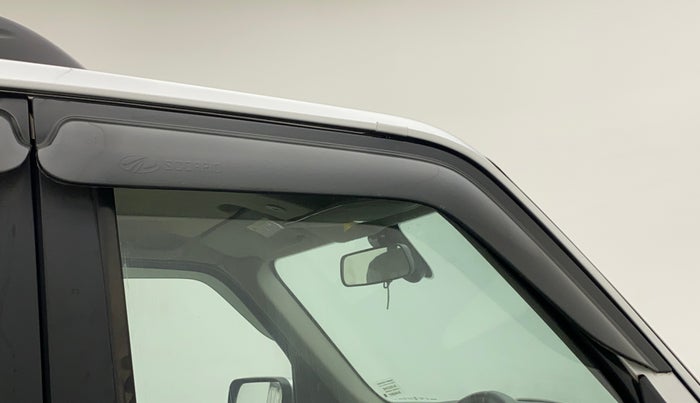 2017 Mahindra Scorpio S10 2WD INTELLI-HYBRID, Diesel, Manual, 1,24,898 km, Driver-side door - Door visor damaged