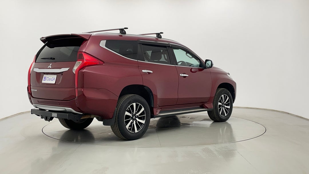 Right Back Diagonal (45- Degree) View