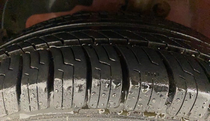 2019 Mahindra KUV 100 NXT K2 P 6 STR, Petrol, Manual, 65,820 km, Left Front Tyre Tread