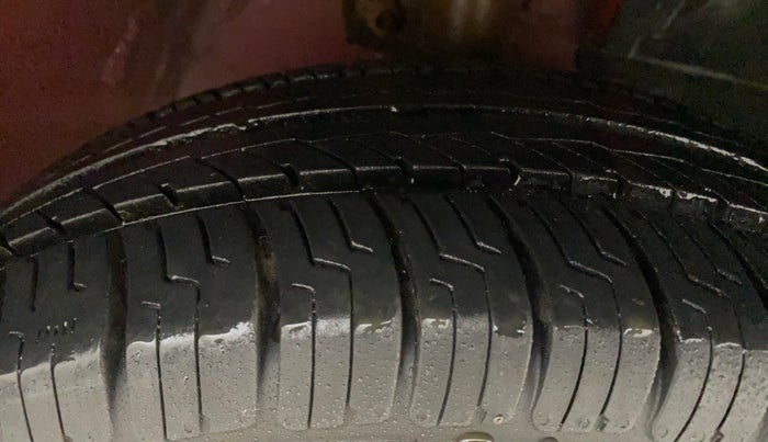 2019 Mahindra KUV 100 NXT K2 P 6 STR, Petrol, Manual, 65,820 km, Right Front Tyre Tread