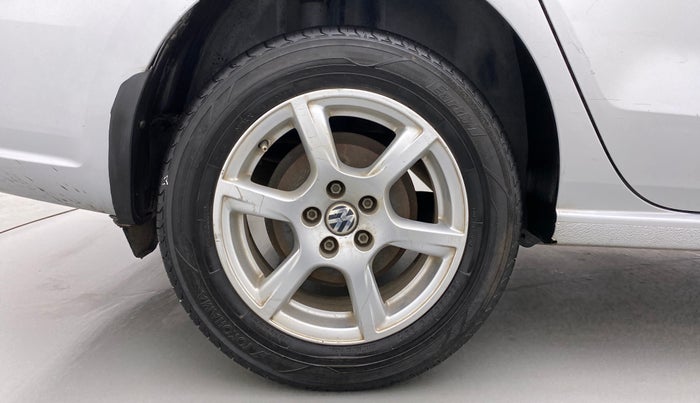 2012 Volkswagen Vento TRENDLINE 1.6, Petrol, Manual, 82,025 km, Right Rear Wheel