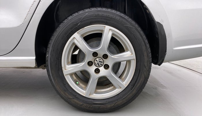 2012 Volkswagen Vento TRENDLINE 1.6, Petrol, Manual, 82,025 km, Left Rear Wheel