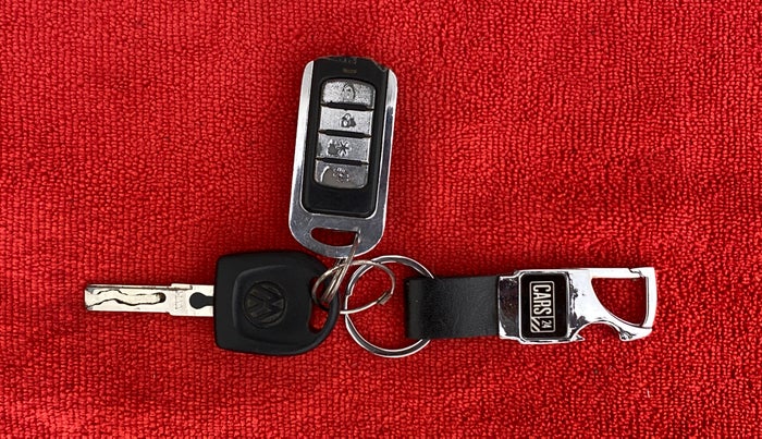 2012 Volkswagen Vento TRENDLINE 1.6, Petrol, Manual, 82,025 km, Key Close Up
