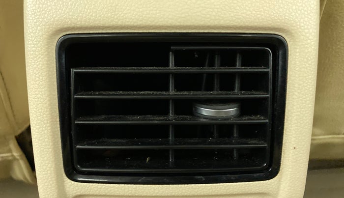2012 Volkswagen Vento TRENDLINE 1.6, Petrol, Manual, 82,025 km, Rear AC Vents