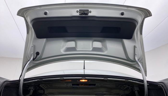 2012 Volkswagen Vento TRENDLINE 1.6, Petrol, Manual, 82,025 km, Boot Door Open