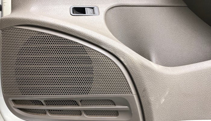 2012 Volkswagen Vento TRENDLINE 1.6, Petrol, Manual, 82,025 km, Speaker