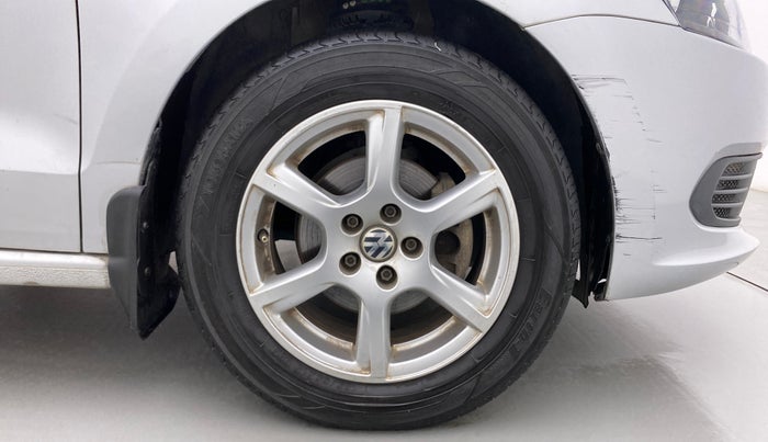 2012 Volkswagen Vento TRENDLINE 1.6, Petrol, Manual, 82,025 km, Right Front Wheel