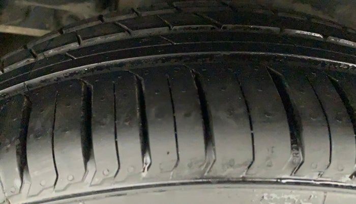 2015 Maruti Ciaz VXI, Petrol, Manual, 41,599 km, Right Rear Tyre Tread
