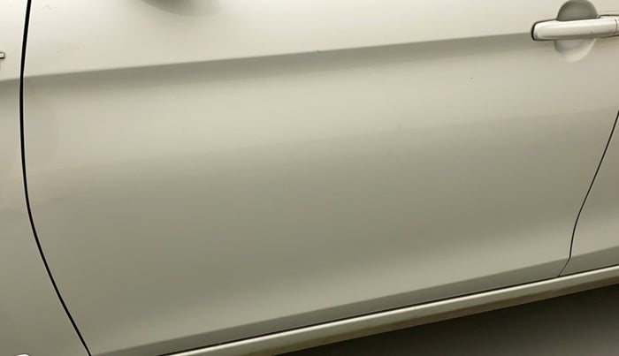 2015 Maruti Ciaz VXI, Petrol, Manual, 41,599 km, Front passenger door - Minor scratches