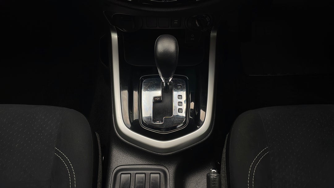 2016 Nissan Navara St (4x4), Automatic, 82420 km, Gear Lever 