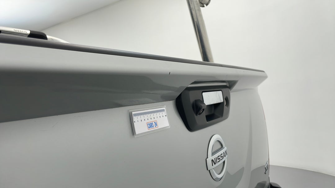 2016 Nissan Navara St (4x4), Automatic, 82420 km, Boot / Tailgate Tailgate Chip