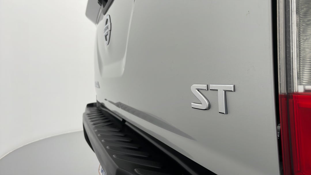 2016 Nissan Navara St (4x4), Automatic, 82420 km, Badge (Boot Right Side)