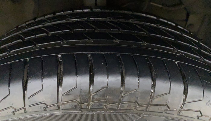 2018 Maruti Vitara Brezza ZDI PLUS DUAL TONE, Diesel, Manual, 26,668 km, Right Front Tyre Tread