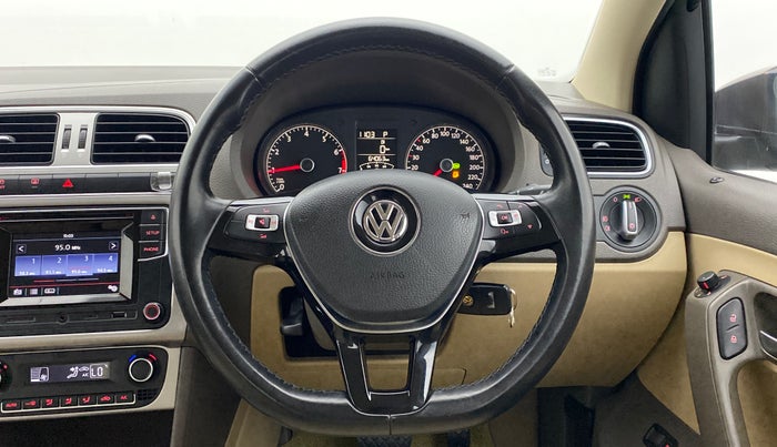 2016 Volkswagen Vento HIGHLINE 1.2 TSI AT, Petrol, Automatic, 64,173 km, Steering Wheel Close Up