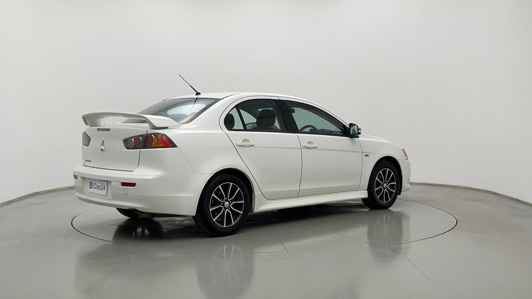 Right Back Diagonal (45- Degree) View