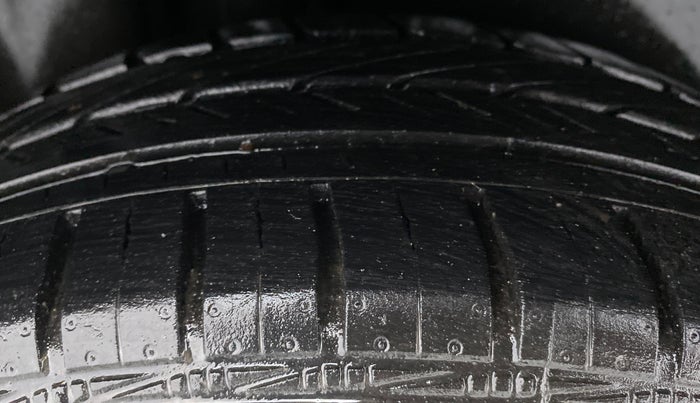 2017 Volkswagen Ameo COMFORTLINE 1.2, Petrol, Manual, 30,276 km, Right Rear Tyre Tread