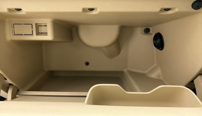 2017 Volkswagen Ameo COMFORTLINE 1.2, Petrol, Manual, 30,276 km, Cooled Glove Box