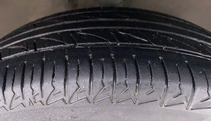 2010 Maruti Zen Estilo LXI, Petrol, Manual, 47,386 km, Right Front Tyre Tread