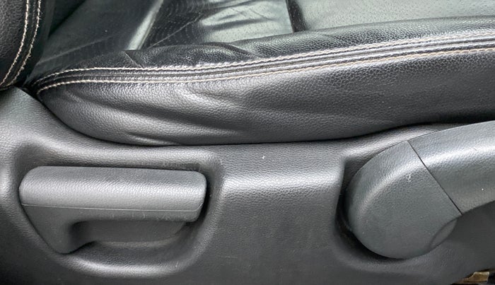 2016 Honda City VX (O) PETROL, Petrol, Manual, 95,554 km, Driver Side Adjustment Panel