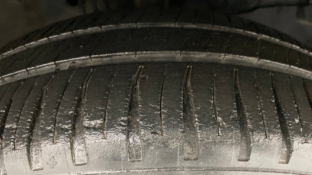 Right Front Tyre Tread
