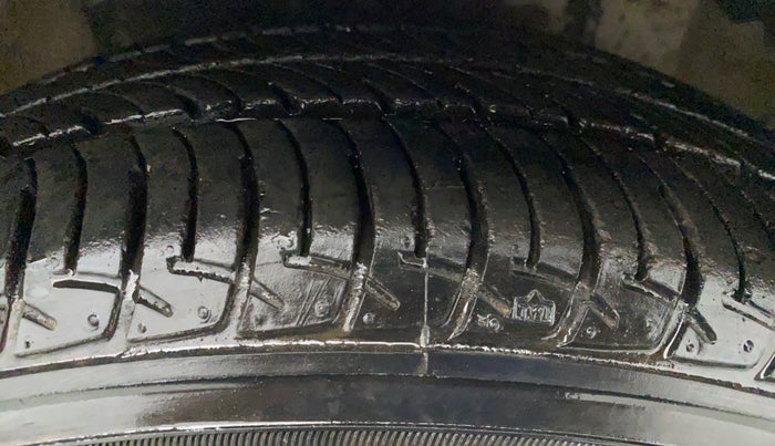 2015 Maruti Celerio VXI AMT, Petrol, Automatic, 38,985 km, Right Front Tyre Tread