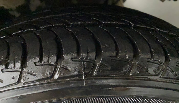 2015 Maruti Celerio VXI AMT, Petrol, Automatic, 38,985 km, Left Rear Tyre Tread