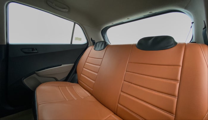 2015 Hyundai Grand i10 MAGNA 1.1 CRDI, Diesel, Manual, 61,540 km, Right Side Door Cabin View