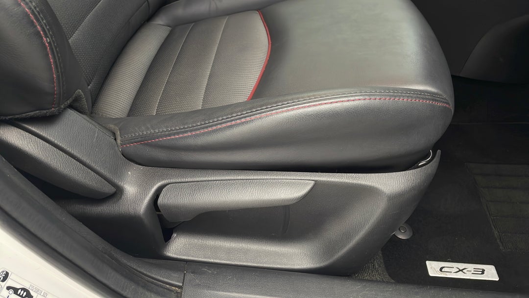 2017 Mazda CX-3 S Touring (fwd), Automatic, 91597 km, Drivers Side Adjustment Panel