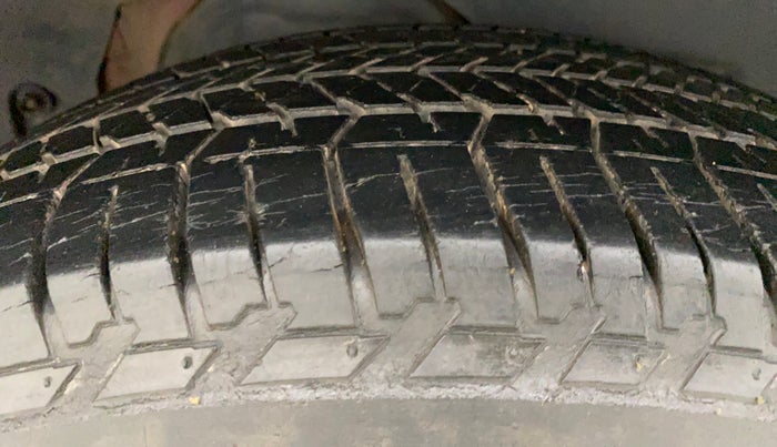 2015 Mahindra XUV500 W6, Diesel, Manual, 59,225 km, Right Rear Tyre Tread