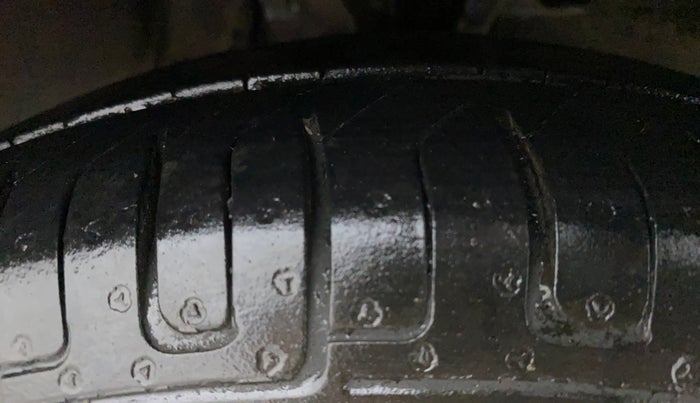 2015 Hyundai i10 MAGNA 1.1, Petrol, Manual, 56,626 km, Right Front Tyre Tread