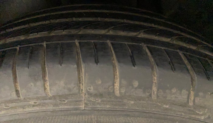 2018 Hyundai Creta E PLUS 1.6 PETROL, Petrol, Manual, 28,872 km, Right Front Tyre Tread