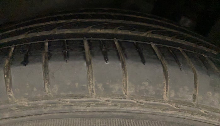 2018 Hyundai Creta E PLUS 1.6 PETROL, Petrol, Manual, 28,872 km, Right Rear Tyre Tread
