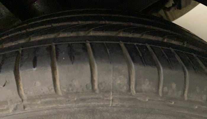 2018 Hyundai Creta E PLUS 1.6 PETROL, Petrol, Manual, 28,872 km, Left Rear Tyre Tread