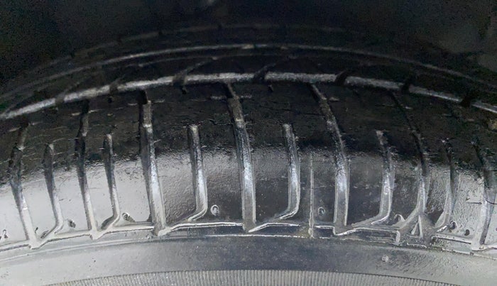 2013 Hyundai i10 ERA 1.1 IRDE, Petrol, Manual, 17,361 km, Left Front Tyre Tread