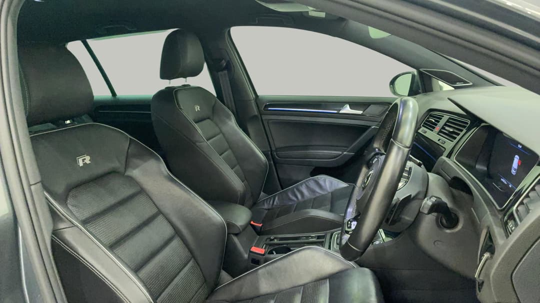 2018 Volkswagen Golf R, Automatic, 93330 km, Right Side Front Door Cabin View