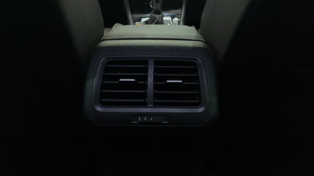 2018 Volkswagen Golf R, Automatic, 93330 km, Rear A/C Vent
