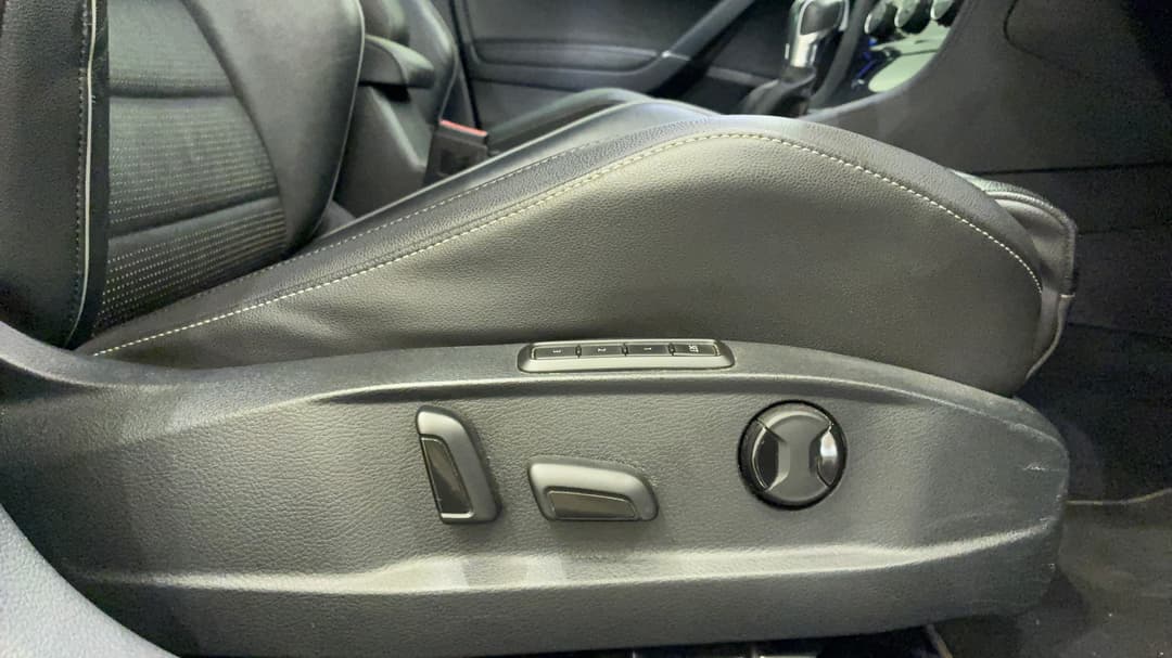 2018 Volkswagen Golf R, Automatic, 93330 km, Drivers Side Adjustment Panel