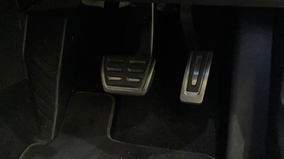 2018 Volkswagen Golf R, Automatic, 93330 km, Pedals and Footmat