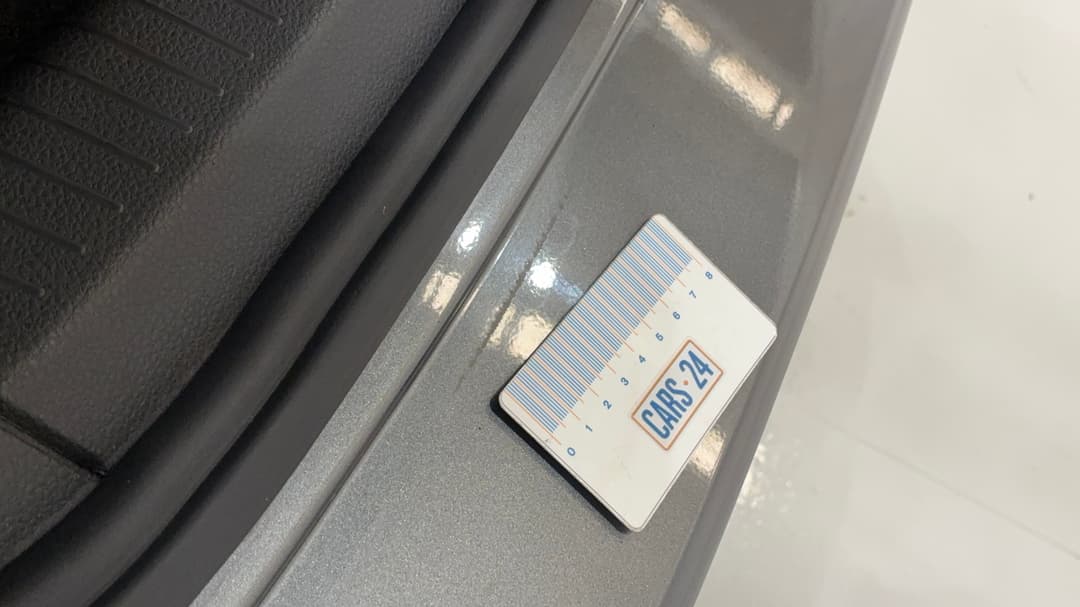 2018 Volkswagen Golf R, Automatic, 93330 km, Bumper Rear Scratch