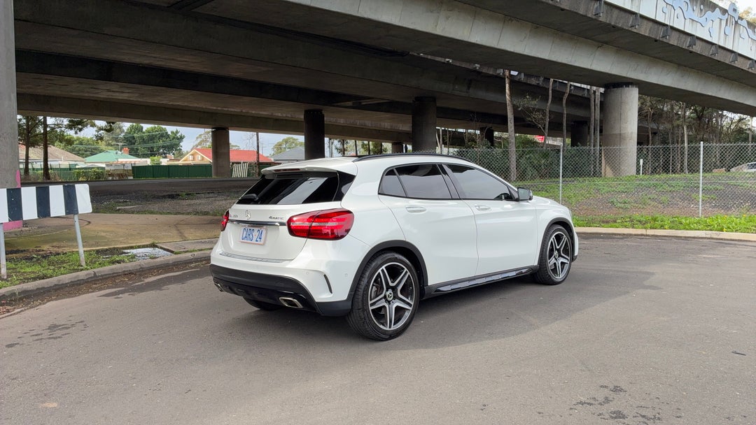 Right Back Diagonal (45- Degree) View