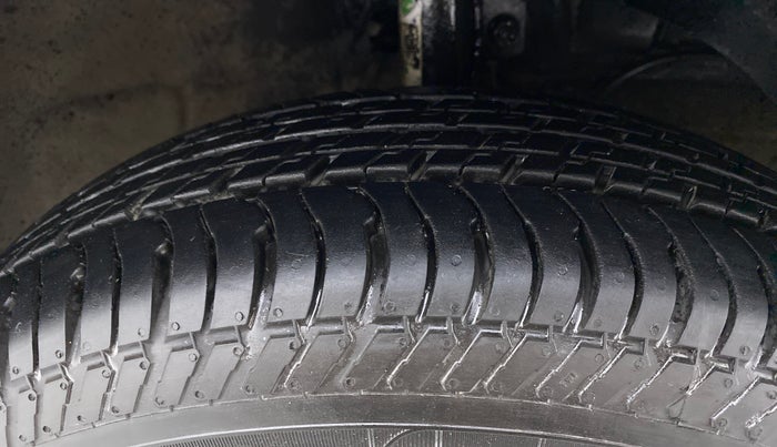 2018 Maruti Dzire VXI AMT, Petrol, Automatic, 62,699 km, Right Front Tyre Tread