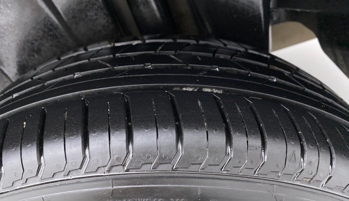 2018 Maruti Ciaz 1.4 S, Petrol, Manual, 62,849 km, Left Rear Tyre Tread