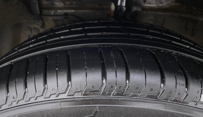 2018 Maruti Ciaz 1.4 S, Petrol, Manual, 62,849 km, Left Front Tyre Tread