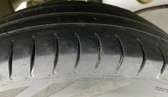 2019 Maruti Alto 800 LXI, CNG, Manual, 58,901 km, Right Rear Tyre Tread
