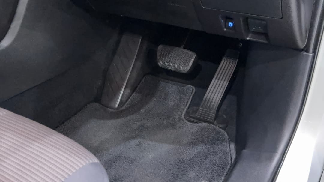 2022 Toyota Kluger Gx 2WD, Automatic, 60126 km, Pedals and Footmat