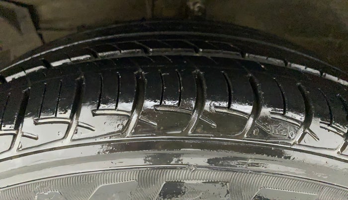 2018 Maruti Ciaz DELTA AT 1.5 SHVS PETROL, Petrol, Automatic, 32,977 km, Left Front Tyre Tread