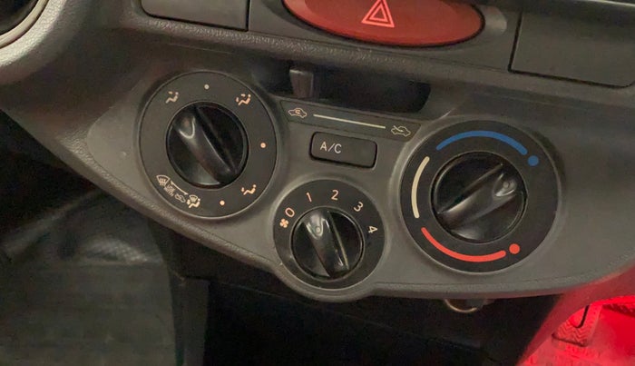 2012 Toyota Etios Liva G, Petrol, Manual, 1,21,795 km, AC Unit - Minor issues in the main switch
