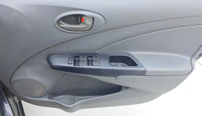 2012 Toyota Etios Liva G, Petrol, Manual, 1,21,795 km, Driver Side Door Panels Control