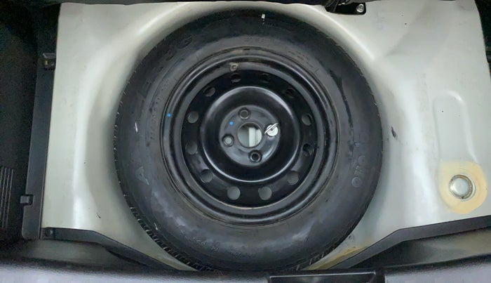 2015 Maruti Swift VXI D, Petrol, Manual, 61,737 km, Spare Tyre
